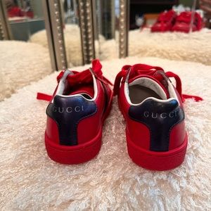 Gucci kid sneaker size 7 US